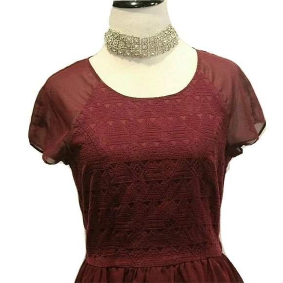 DIVIDED Burgundy Textured Overlay Dress - Picture 3 of 7